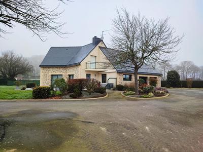 Maison - 181 m² - 8 pièces