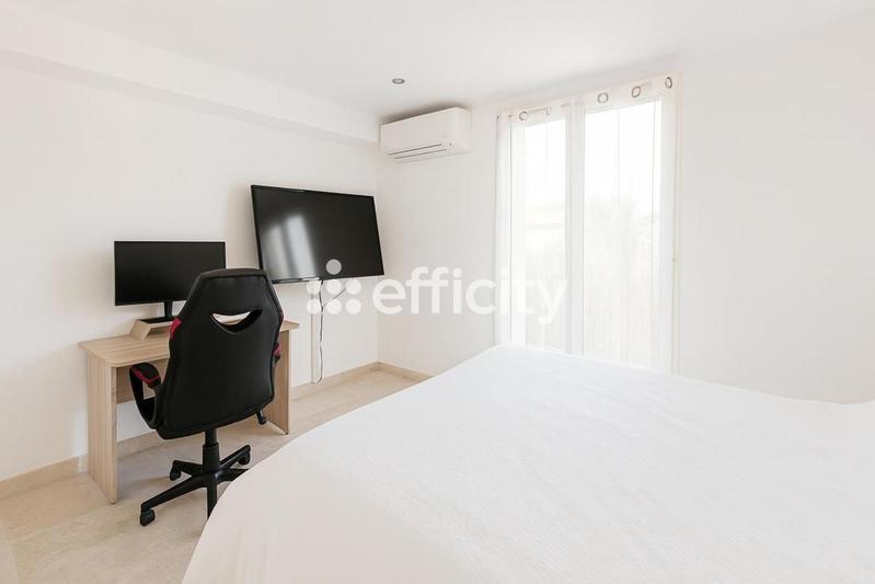 Maison - 230 m² - 7 pièces