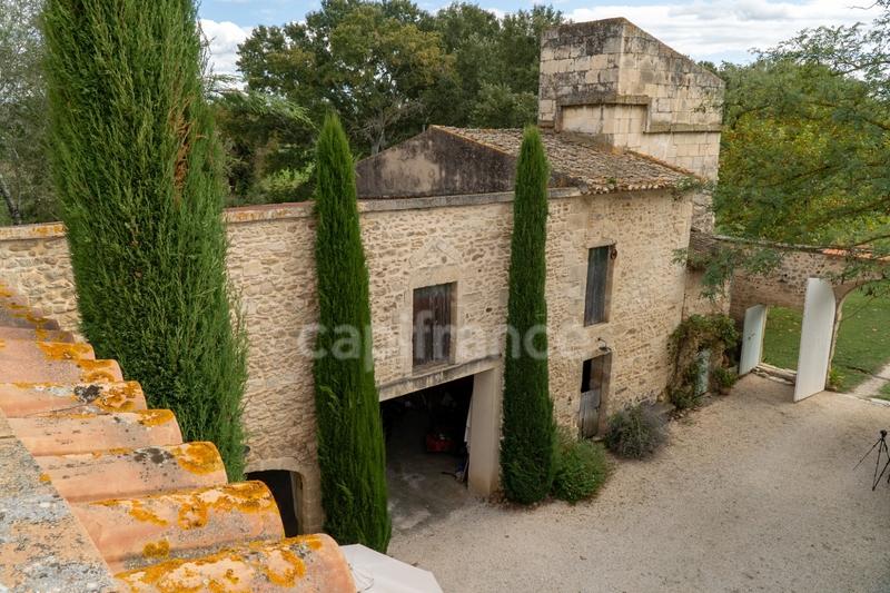 Maison - 560 m² - 15 pièces