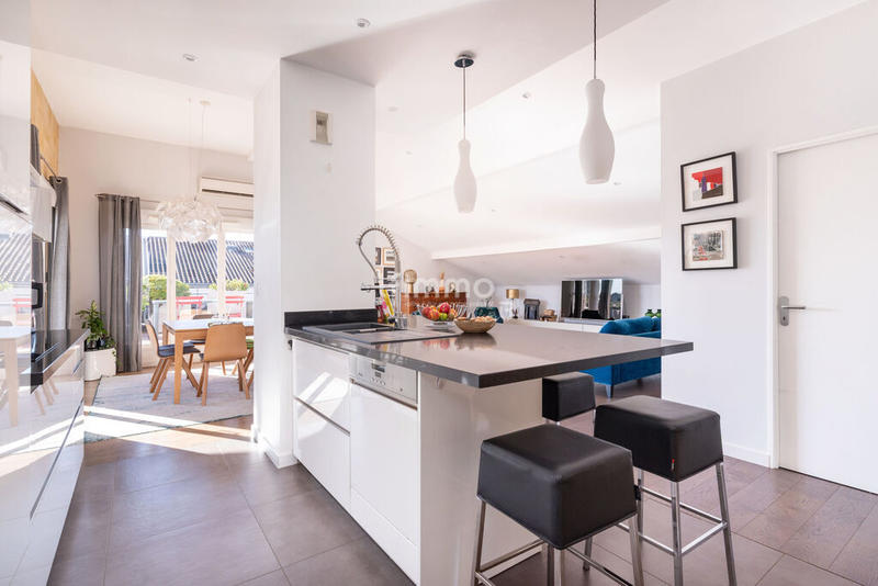 Appartement - 139 m² - 6 pièces