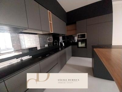 Appartement - 160 m² - 4 pièces