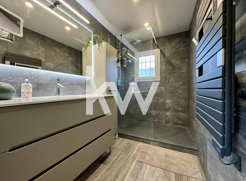 Villa - 180 m² - 8 pièces