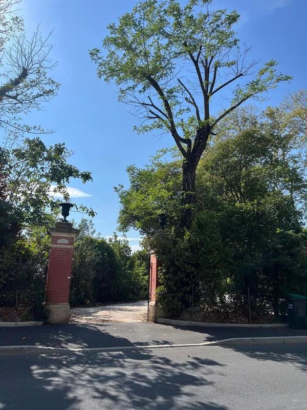 Maison - 300 m² - 11 pièces