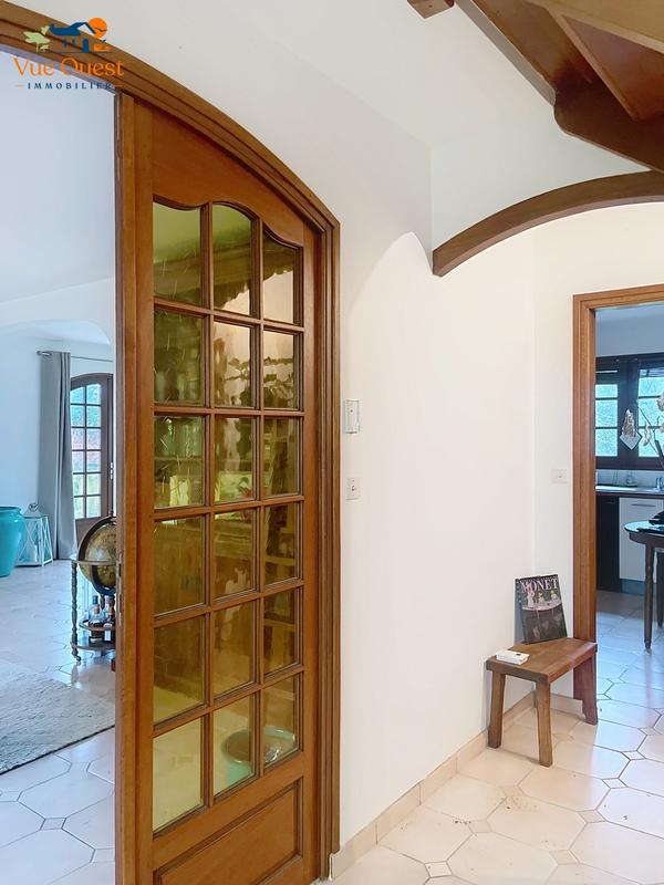 Maison traditionnelle - 147 m² - 8 pièces