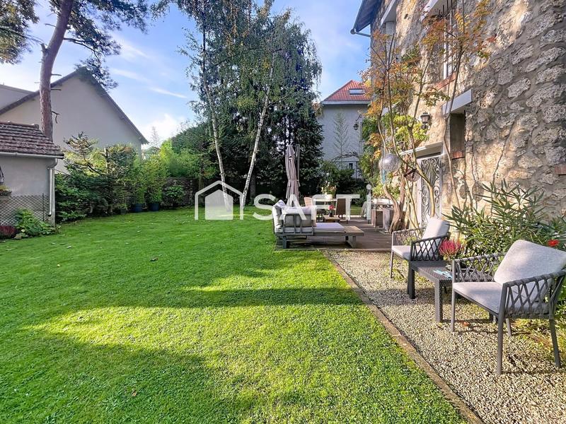 Maison - 220 m² - 6 pièces