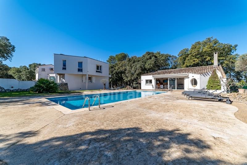 Maison - 330 m² - 9 pièces