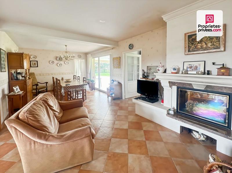 Maison - 221 m² - 8 pièces