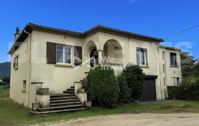 Maison traditionnelle - 241 m² - 9 pièces