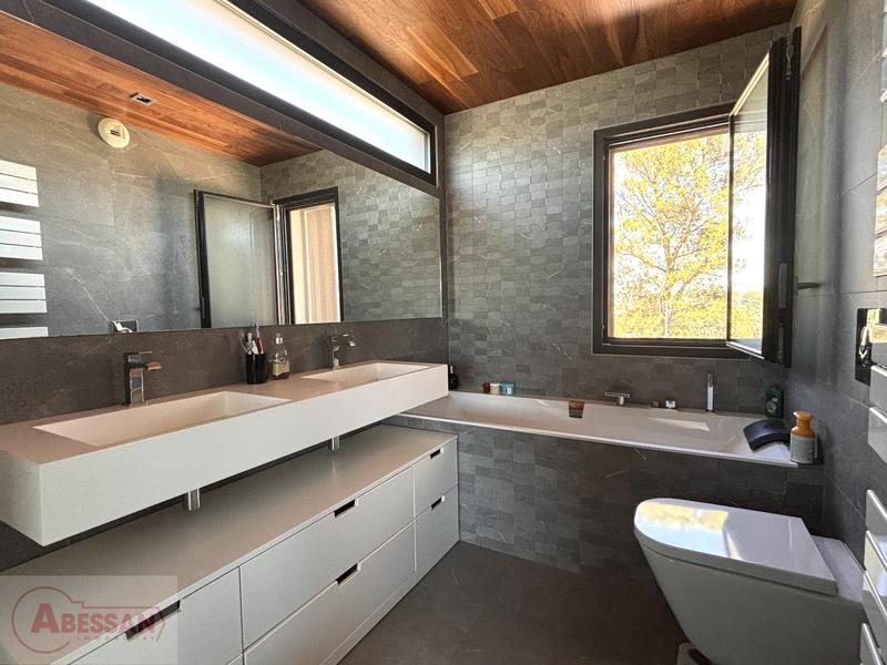 Maison contemporaine - 220 m² - 6 pièces