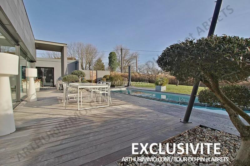 Maison - 222 m² - 6 pièces