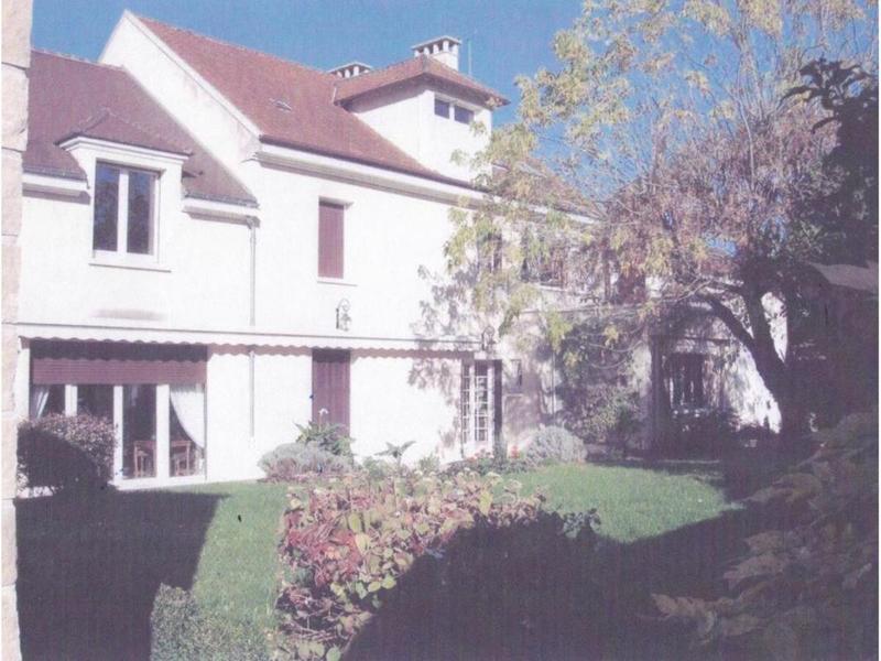 Maison - 644 m² - 12 pièces