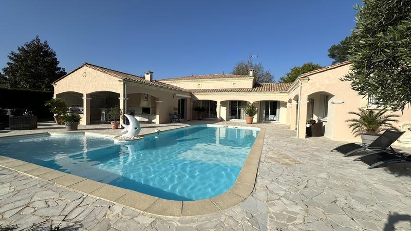 Villa - 205 m² - 6 pièces