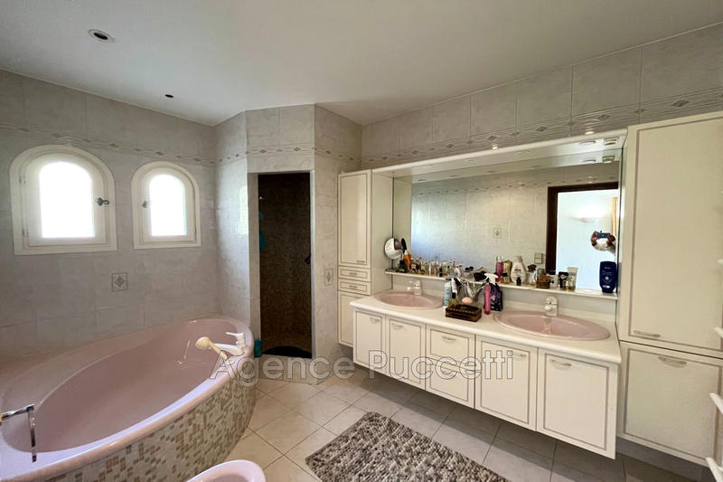 Maison - 203 m² - 7 pièces