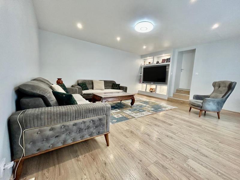 Maison - 225 m² - 7 pièces