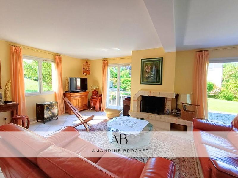 Pavillon - 180 m² - 7 pièces