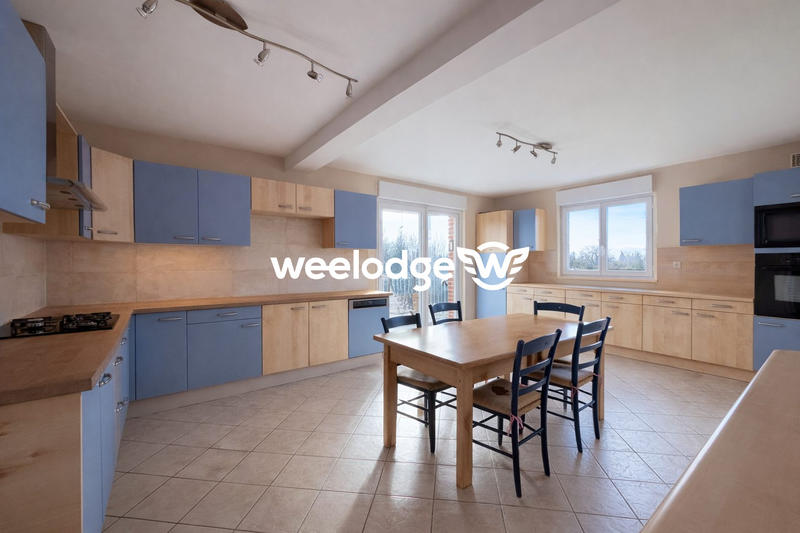 Maison - 185 m² - 8 pièces