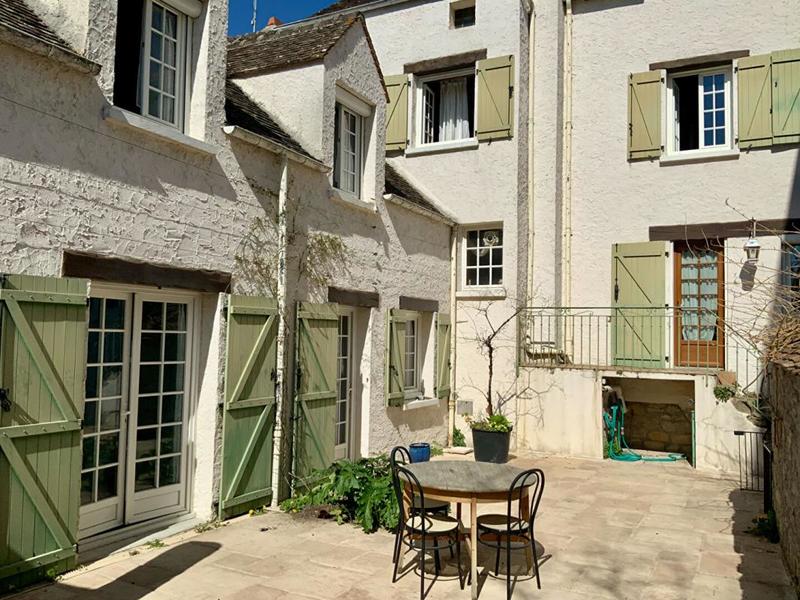 Maison - 240 m² - 9 pièces