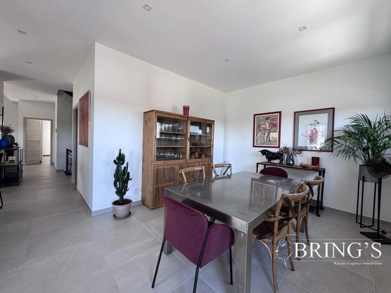 Maison - 222 m² - 7 pièces