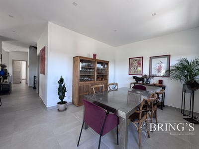 Maison - 222 m² - 7 pièces