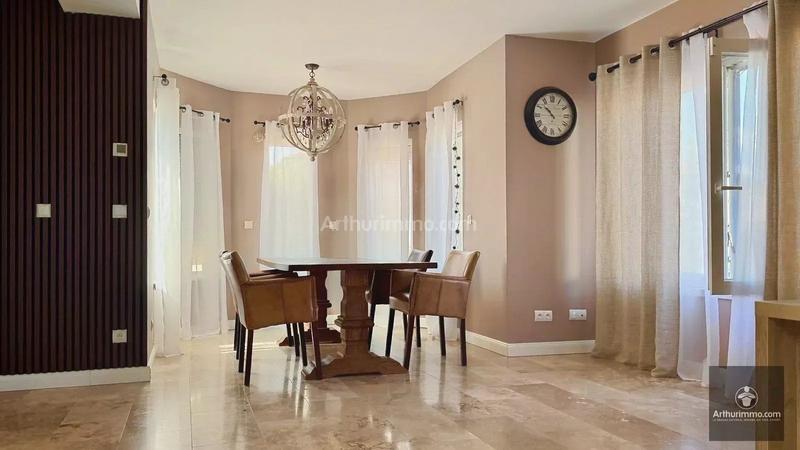 Maison - 164 m² - 7 pièces