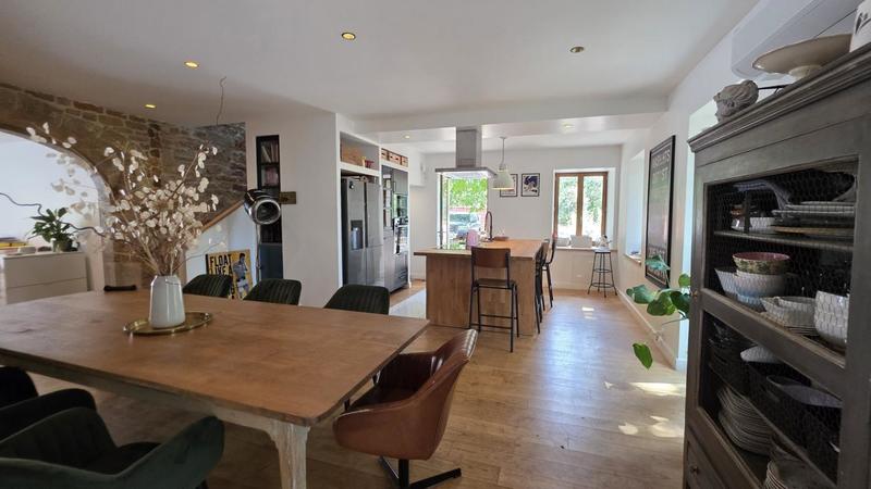 Maison - 390 m² - 11 pièces