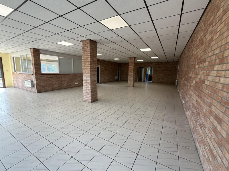 Local commercial - 1 500 m²