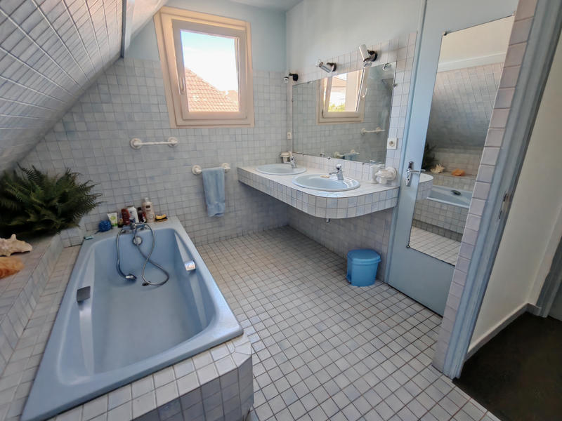 Maison - 190 m² - 9 pièces