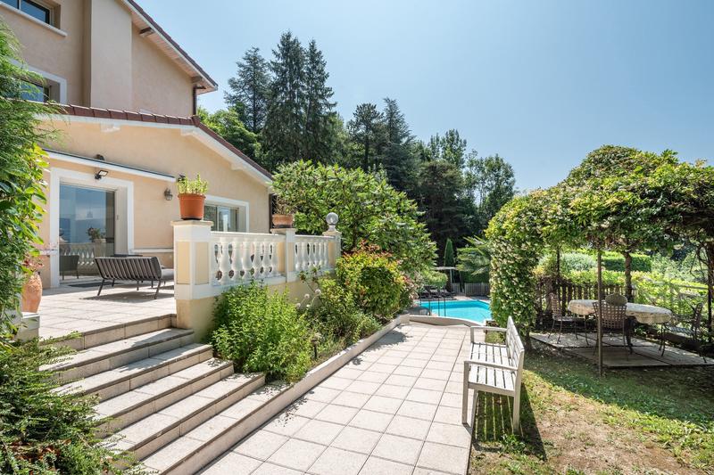 Maison - 335 m² - 8 pièces