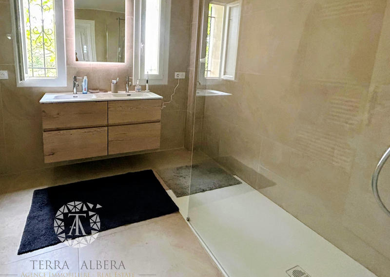 Villa - 235 m² - 8 pièces