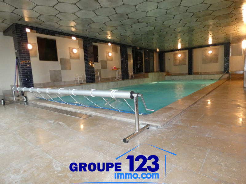 Maison - 435 m² - 9 pièces