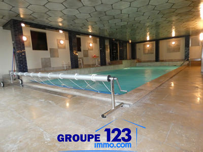 Maison - 435 m² - 9 pièces