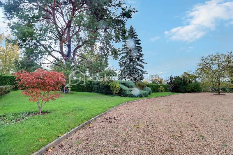 Maison traditionnelle - 187 m² - 7 pièces