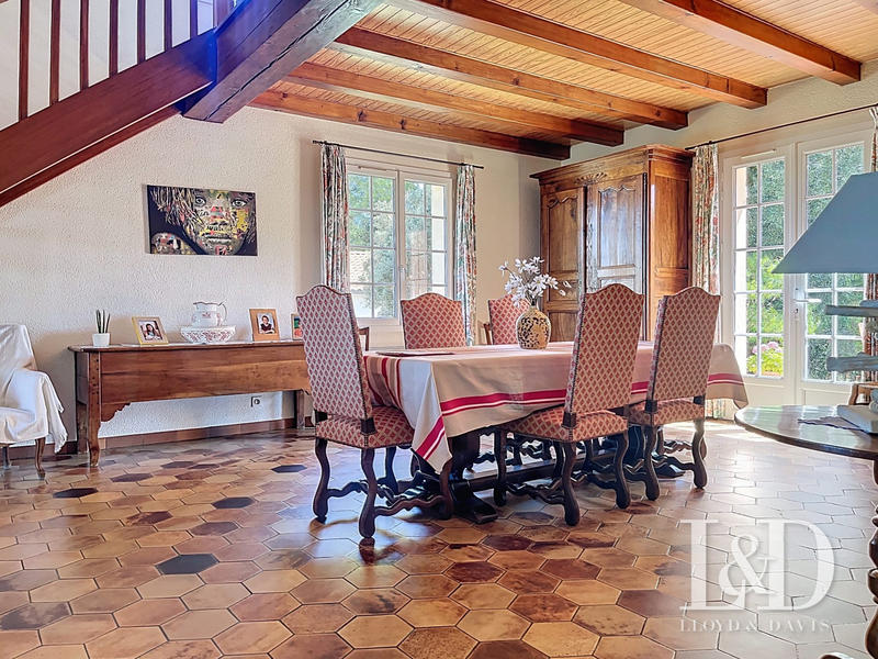 Maison contemporaine - 263 m² - 7 pièces