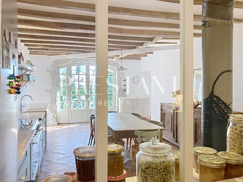 Maison - 415 m² - 10 pièces