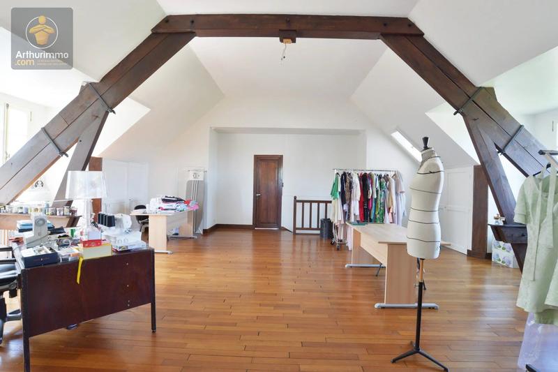 Maison - 333 m² - 10 pièces