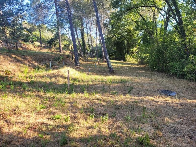 Terrain constructible - 3 200 m²