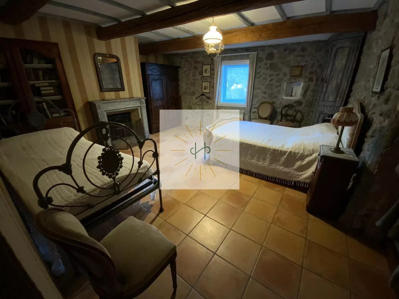 Maison - 195 m² - 7 pièces