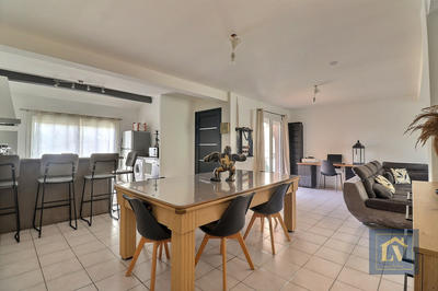 Villa - 99 m² - 4 pièces