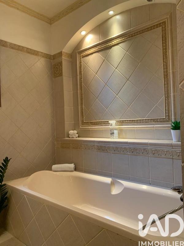 Maison - 360 m² - 12 pièces