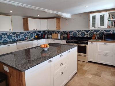 Maison ancienne - 270 m² - 13 pièces