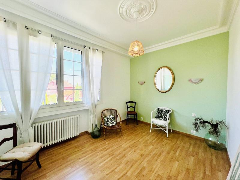 Maison - 210 m² - 8 pièces