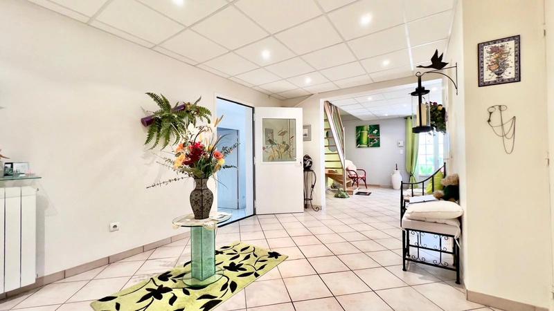 Maison - 349 m² - 10 pièces