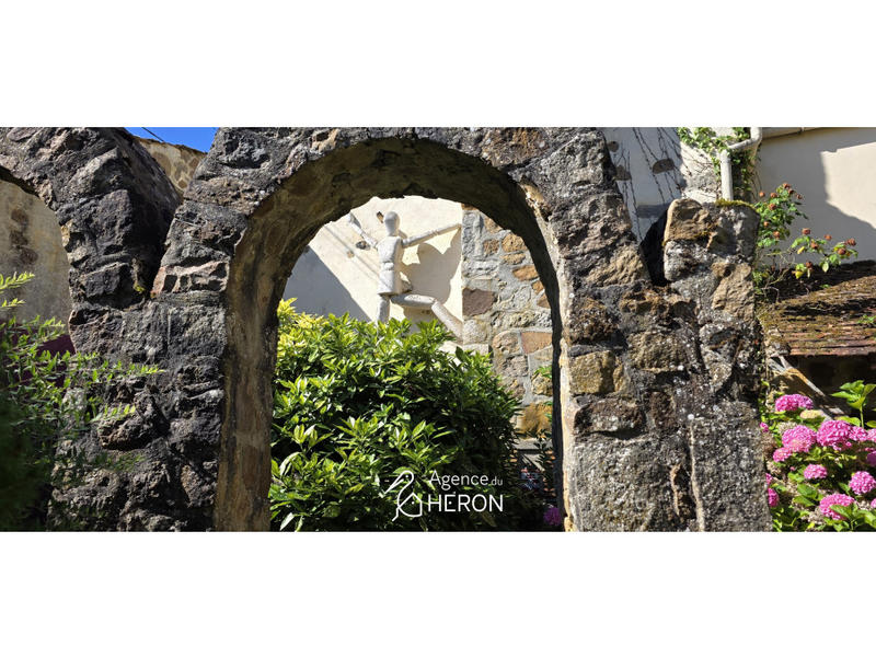 Maison - 201 m² - 7 pièces