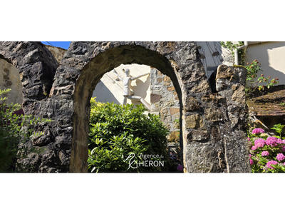 Maison - 201 m² - 7 pièces