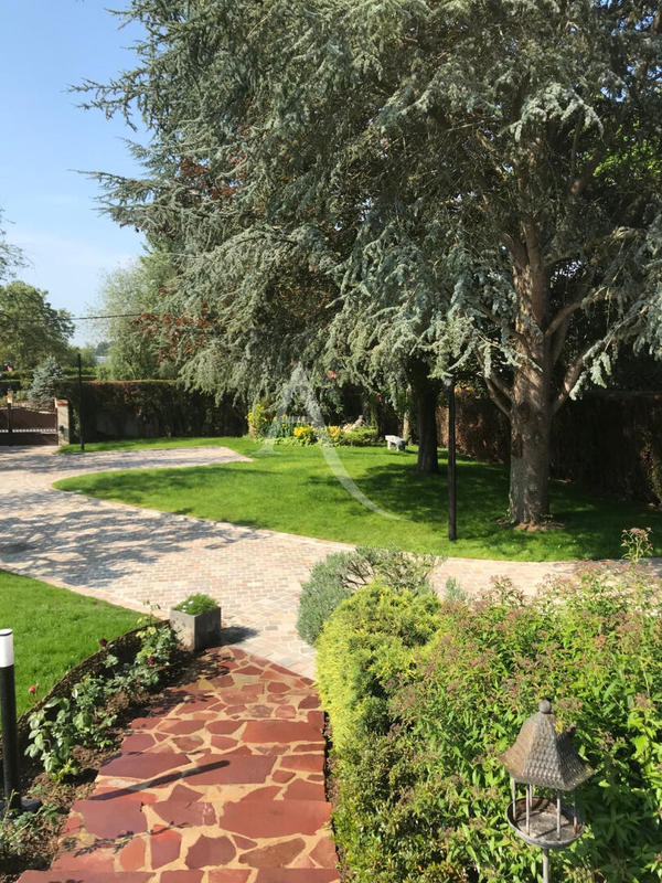 Maison - 185 m² - 7 pièces