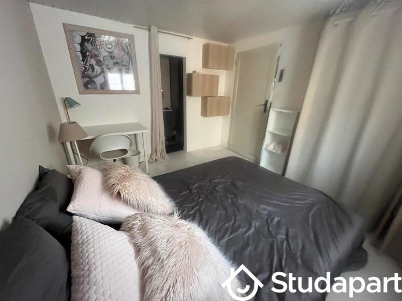 Chambre - 11 m² - 1 pièce