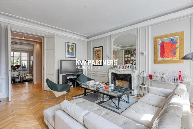 Appartement - 204 m² - 6 pièces