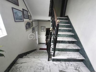 Maison - 210 m² - 8 pièces