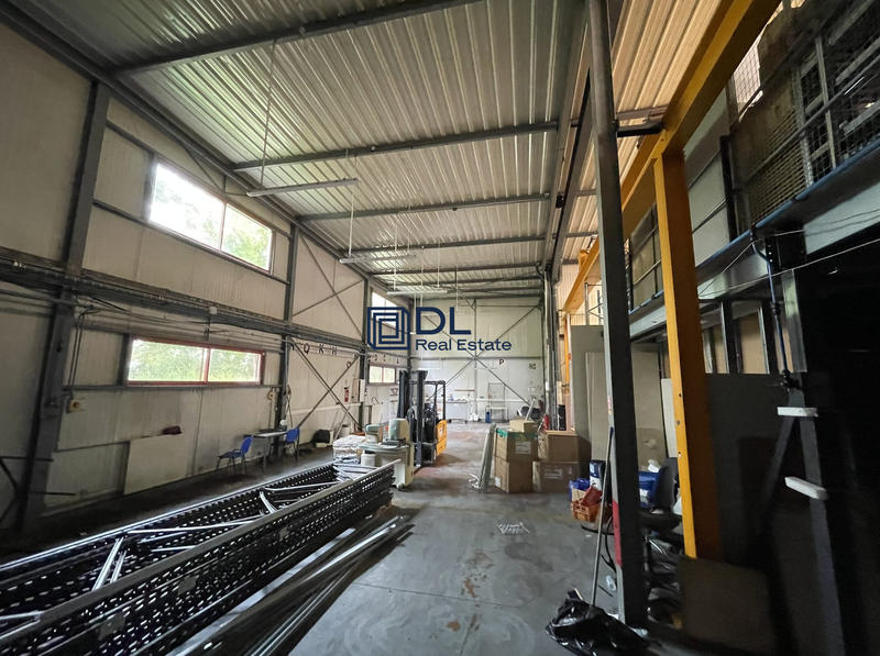 Entrepôt - 1 850 m²