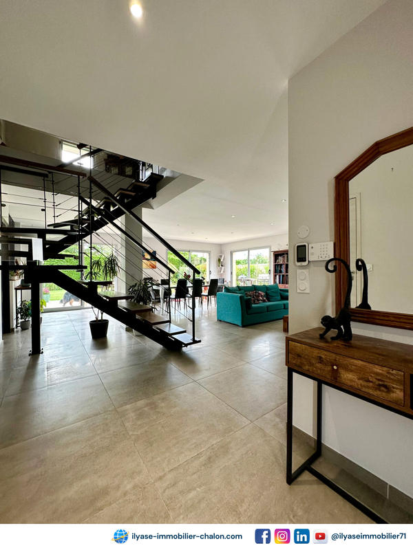 Maison - 225 m² - 7 pièces